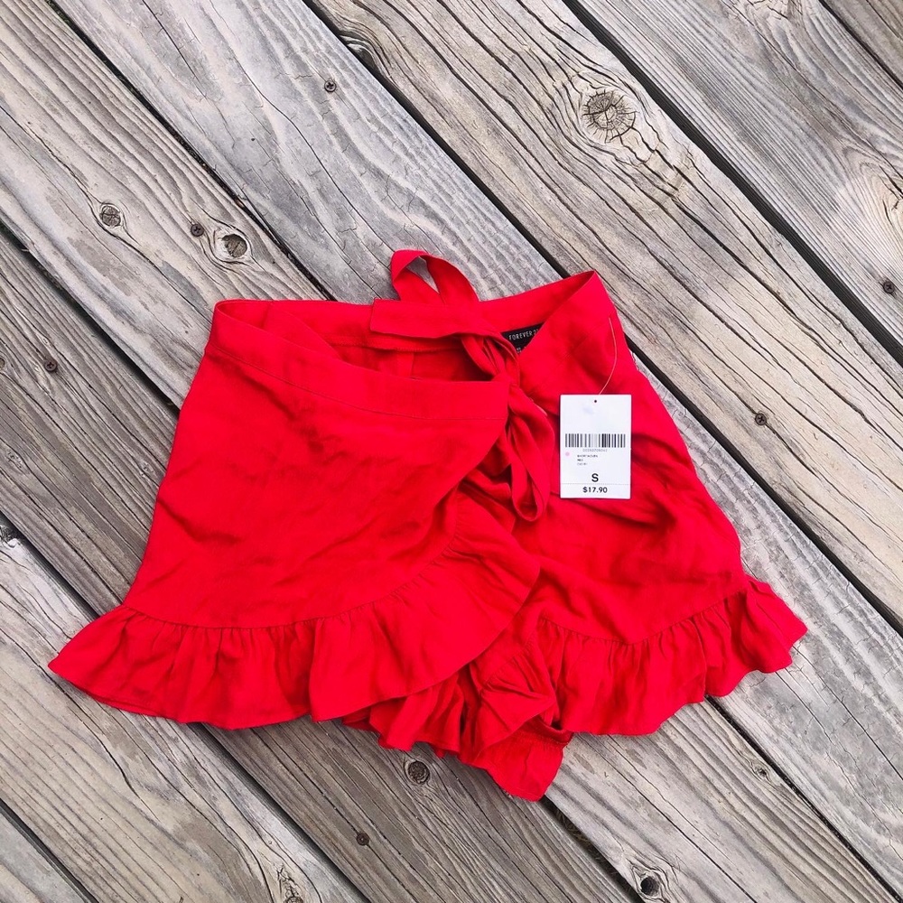 SOLD Red ruffle skirt / skort